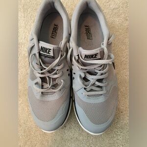 Nike Men’s Flex Sneakers Size 9